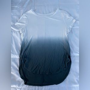 White to dark blue ombré Old Navy soft girls tee shirt size L 10/12